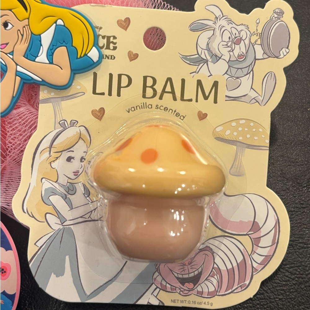Disney Alice in Wonderland Purple Loofah and Coconut Scented Lip Balm Set NEW - Picture 3 of 3